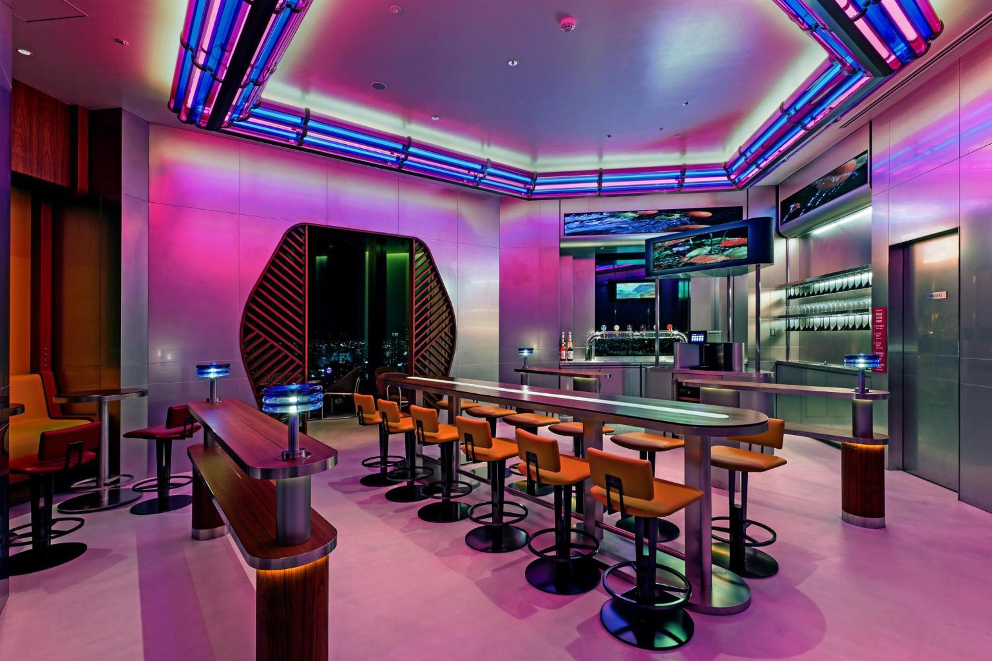 Centara Grand Hotel Osaka Exteriör bild The bar at the 101 bar