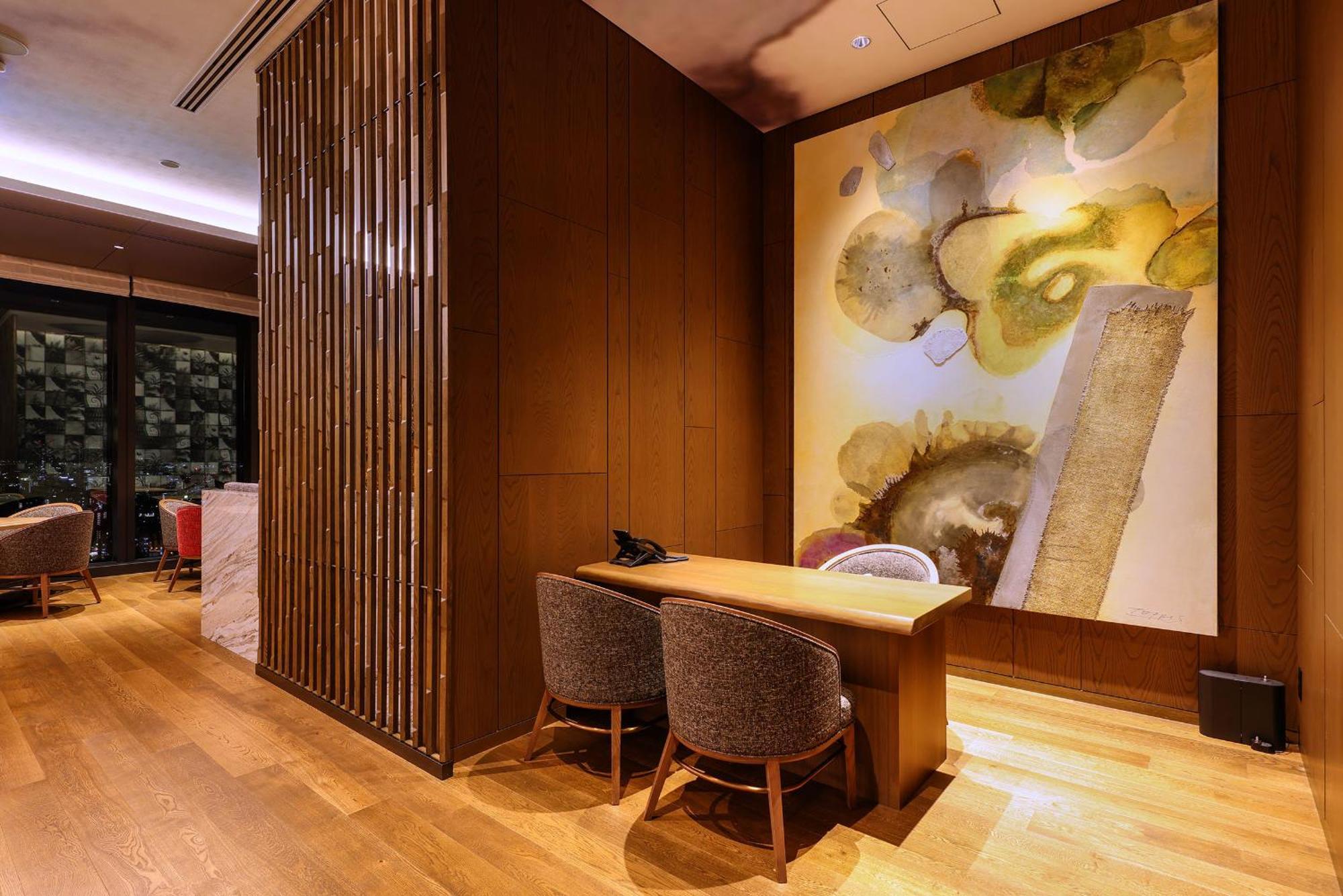 Centara Grand Hotel Osaka Exteriör bild The Concierge Desk at the Ritz-Carlton, Osaka
