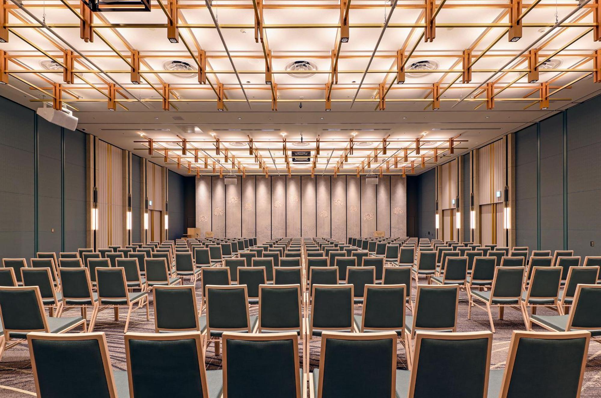Centara Grand Hotel Osaka Exteriör bild The ballroom
