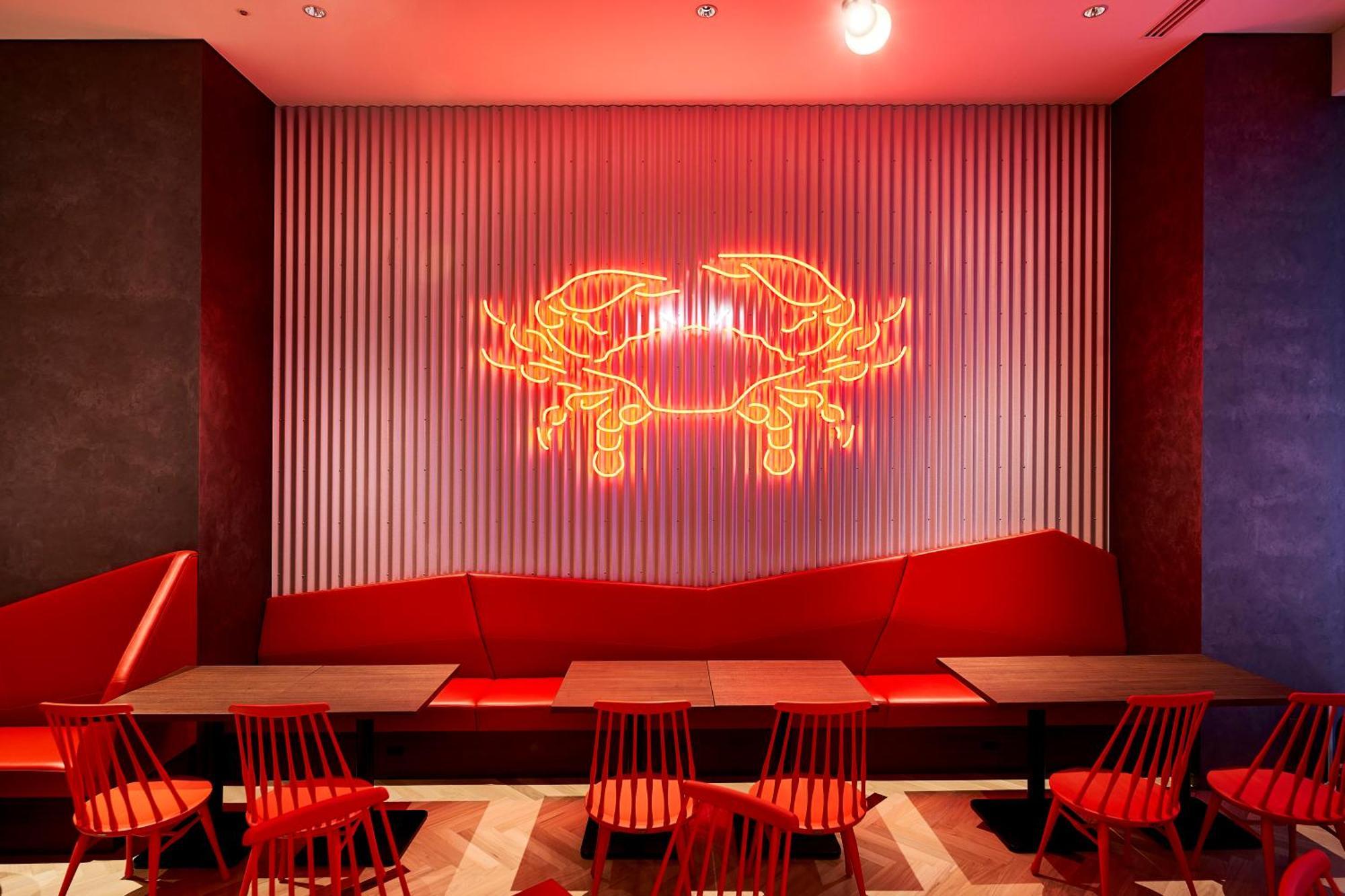 Centara Grand Hotel Osaka Exteriör bild Interior of a Pizza Hut restaurant in Shanghai, China