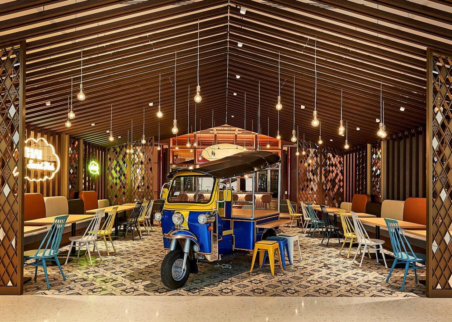 Centara Grand Hotel Osaka Exteriör bild The interior of Tuk Tuk