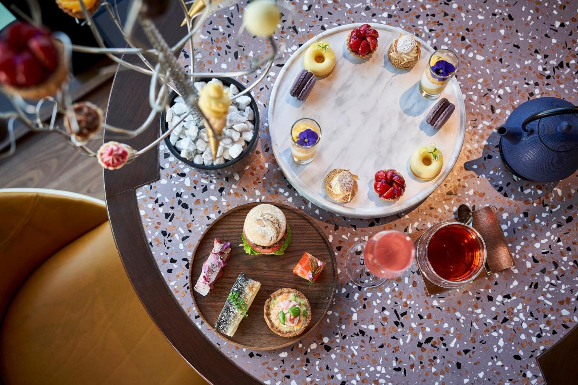 Centara Grand Hotel Osaka Exteriör bild Afternoon tea at the London Edition