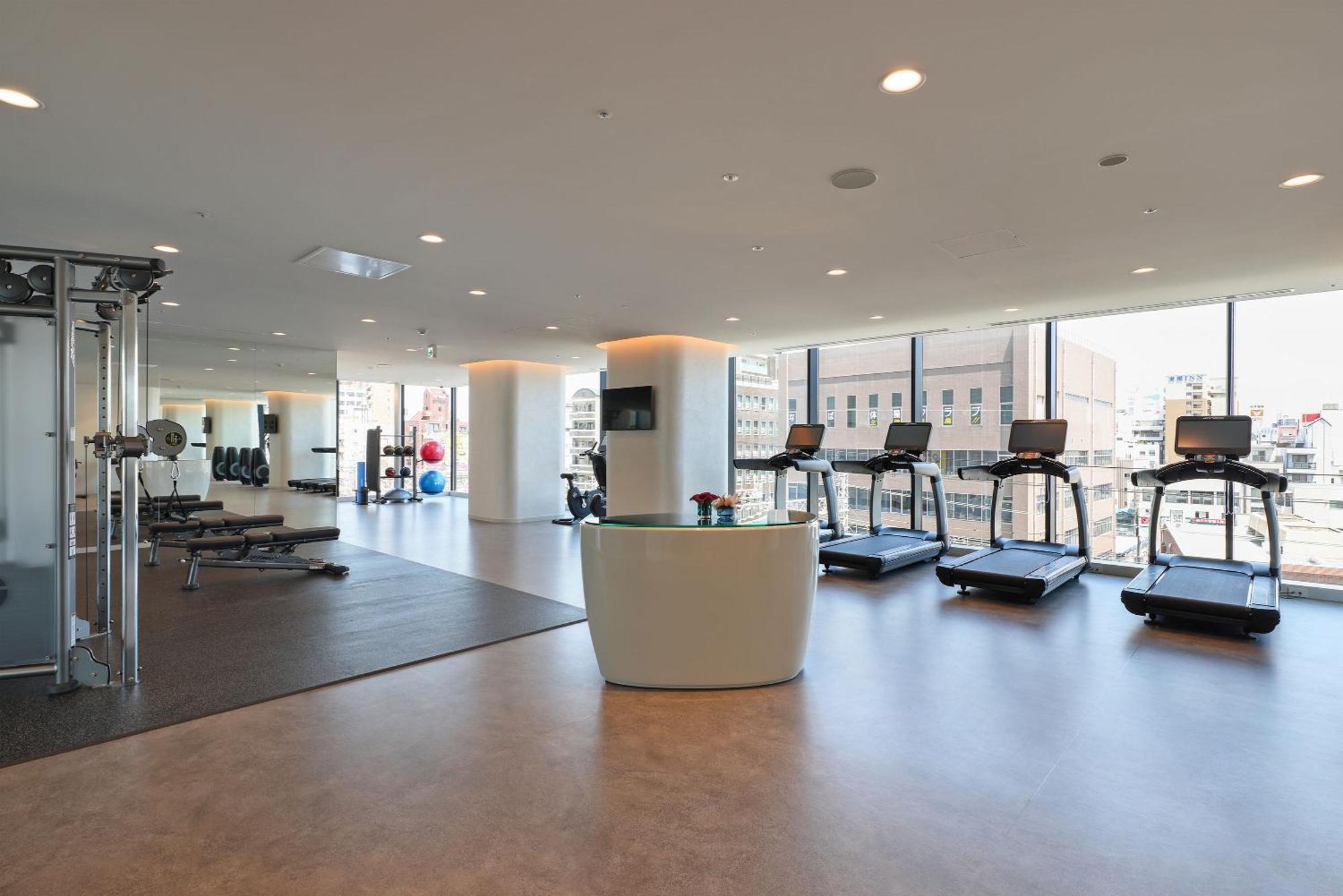 Centara Grand Hotel Osaka Exteriör bild The gym at The Standard East Village