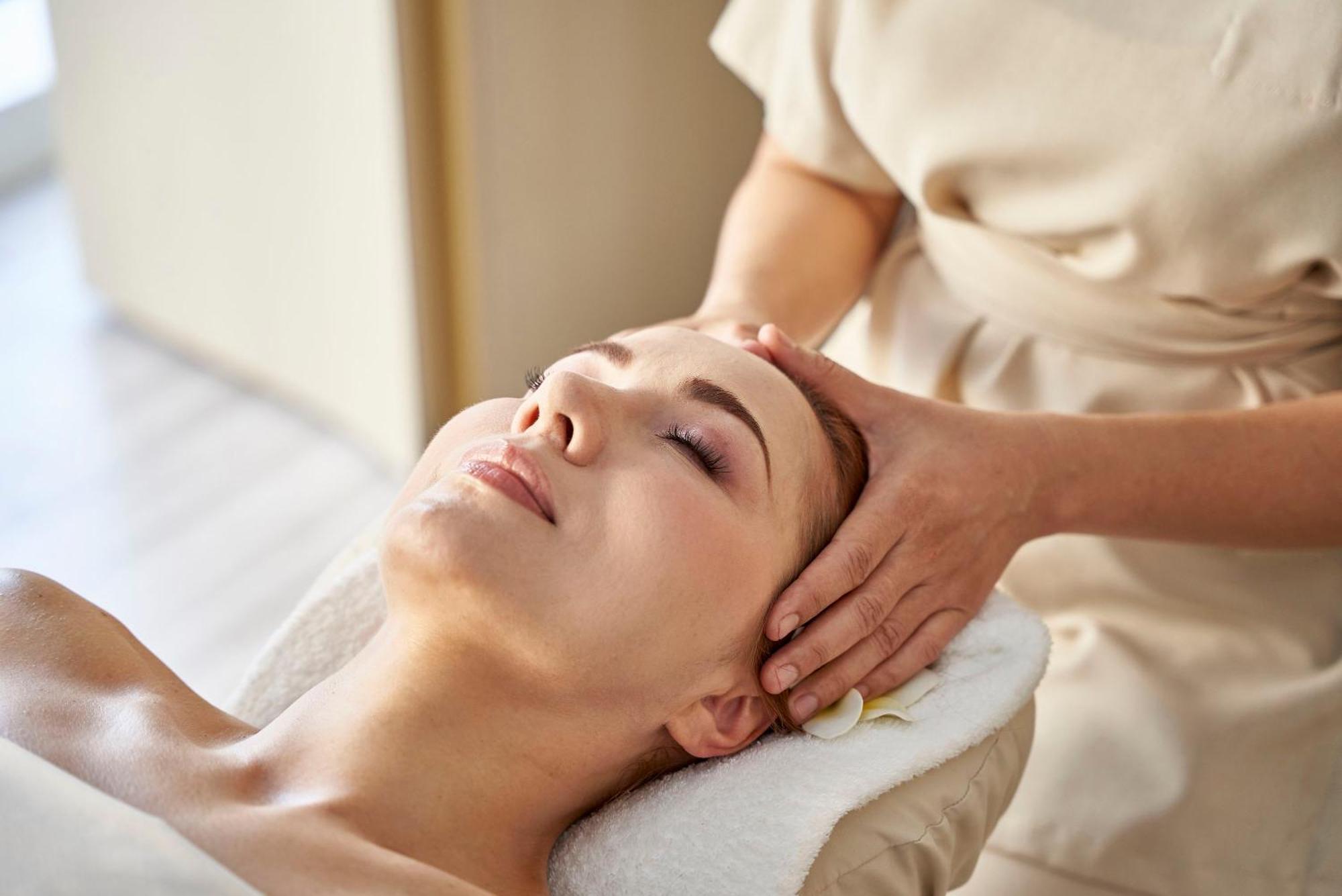 Centara Grand Hotel Osaka Exteriör bild A woman receiving a head massage