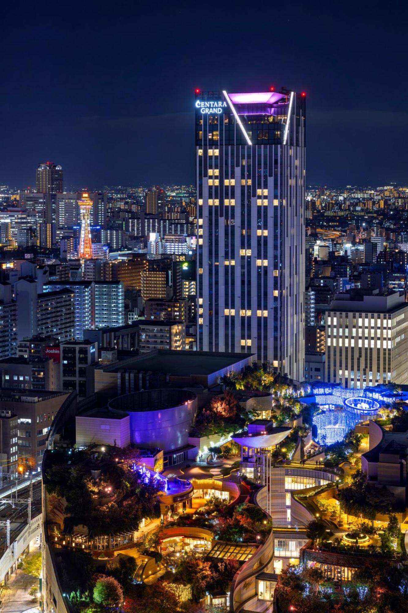 Centara Grand Hotel Osaka Exteriör bild The hotel at night